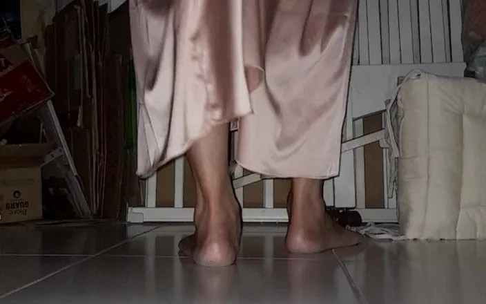 Naomisinka: Crossdresser Cum Wearing Long Satin Beach Gown