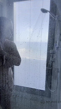 Seul sous la douche... mais tu es invité