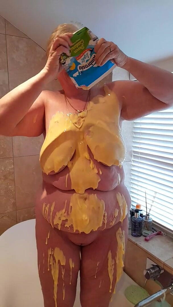 Uk Joolz: Custard boobies