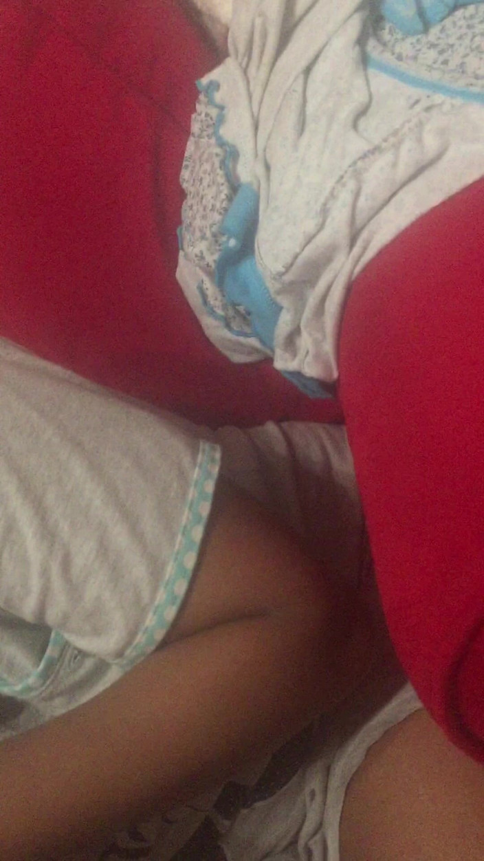 Megacute9999: Endonezyalı hizmetçi yüzüne sikiştirildiğinde ağzına boşaltılar