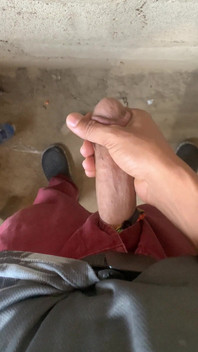 Sục cu trong một tòa nhà chưa hoàn chỉnh