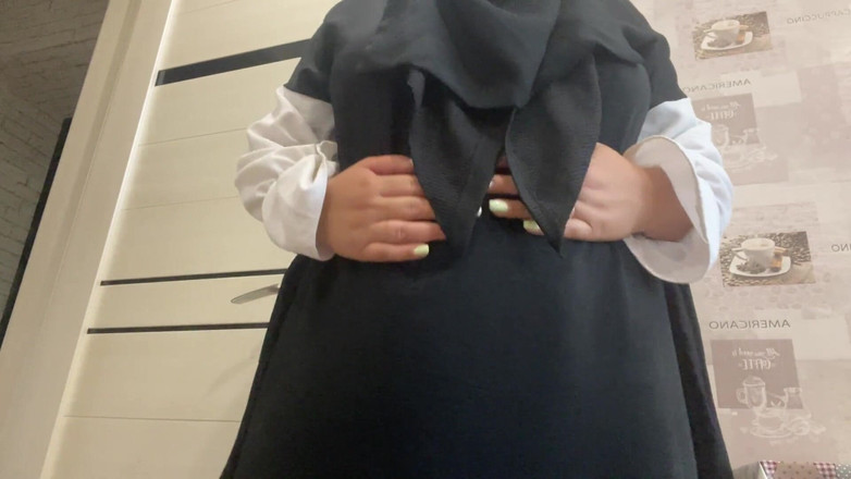 Lux Eva: Tesettürlü Khalifa mutfakta mastürbasyon yapıyor