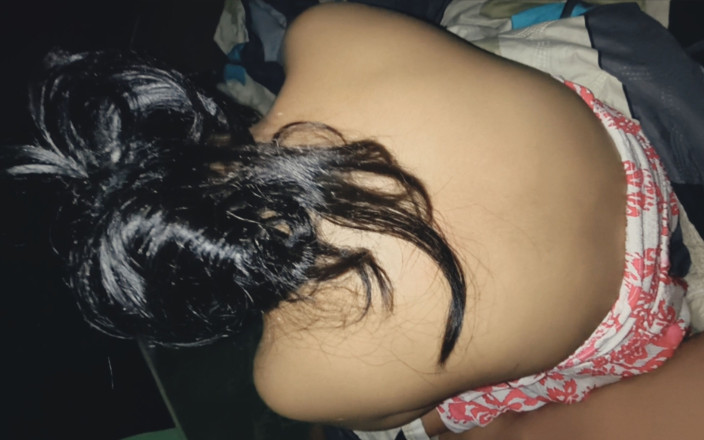 Hot Sis: Napalona przyrodnia siostra przychodzi do pokoju i gotowa do seksu