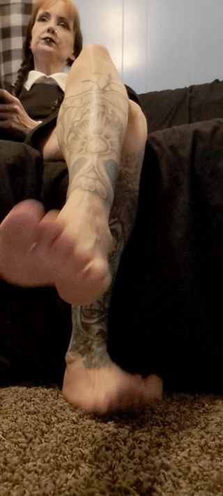 PandoraSG: Wednesday Foot Ignore - Cosplay Fetiche