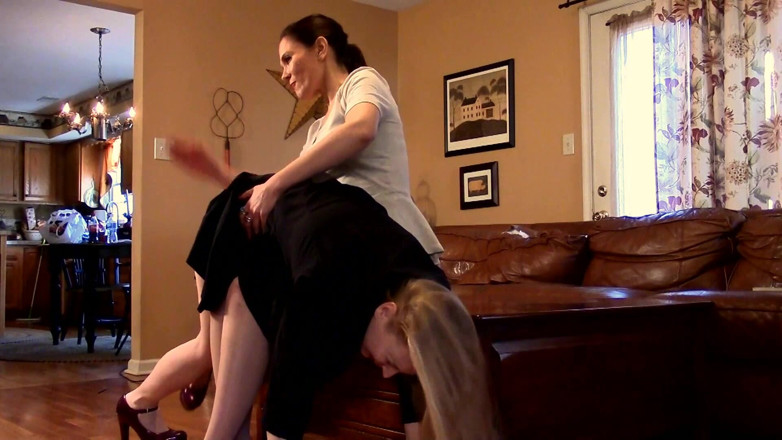 Punished Brats Spanking: Una paliza en la firma