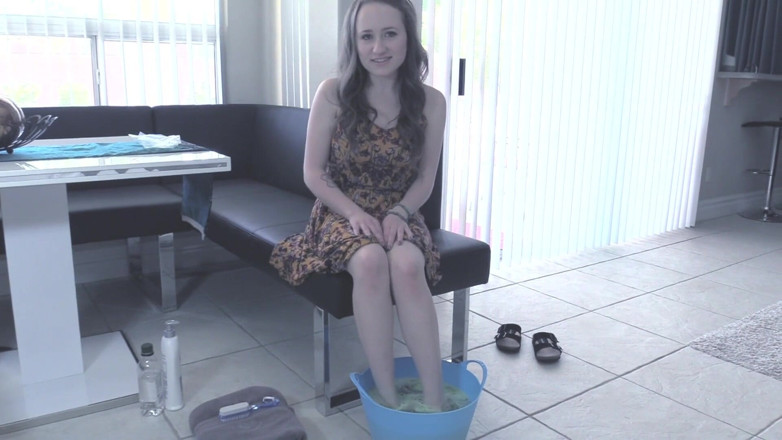 Lizzie Love: Foot wash fantasy