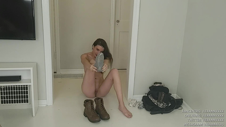 VieraMayXXX: Podzimní módní show - striptýz