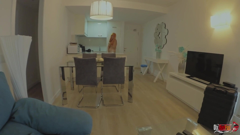 OlxRedFox: 熟女继母用她的阴户和湿润的口交勾引继子