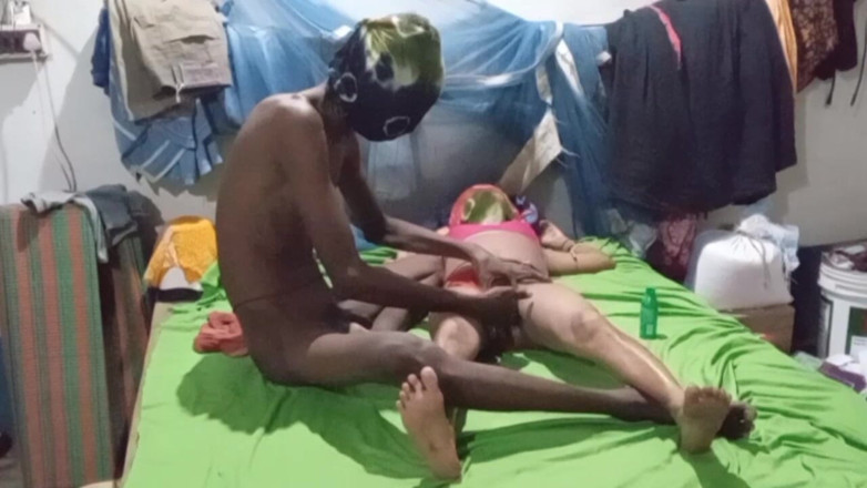 Bengaliauntykichut: Ho sditalinato la figa della zietta vicina locale con grande...