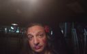 Fabiola Paola: Возбужденный кроссдрессер сисси-ловушка показывает в дождливую ночь соло-видео
