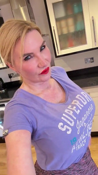 Chatte poilue en sueur, sueur, 34jj, seins, culotte mouillée