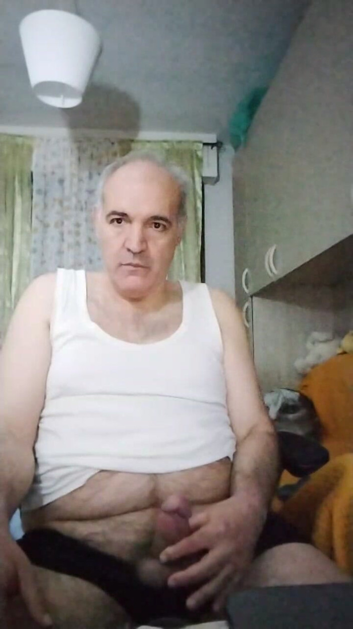 Setesesso7: I Jerk My Cock as Soon as I Open My...