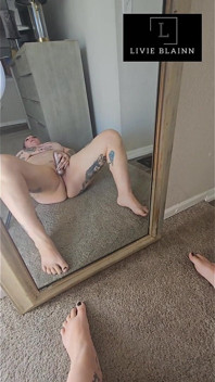 Solo in Front of the Mirror