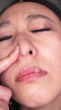 Unikátní: Hotaru Mori Nose Fetiš; Svorka na nos, Sneeze a Snot ve voyeurské POV