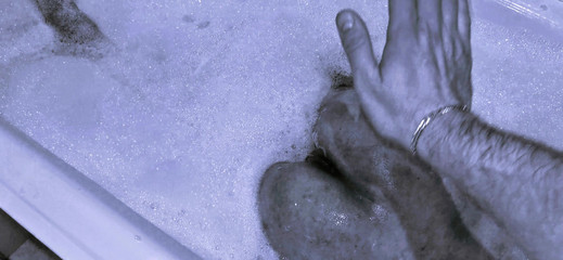 Dinar: Minyon güzel kadın egemenliği kadın kılıklı kadın götünü yıkayarak babasıyla...