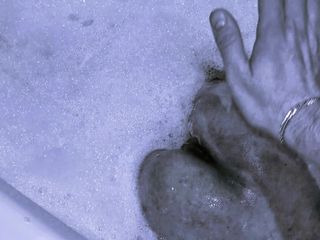 Dinar: Drobná krásná Femdom Sissy se připravuje na sexy šukání s tátou...