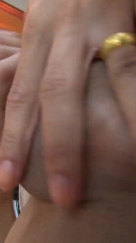 La ragazza tailandese prende il meglio di entrambi i mondi quando fa trans tailandese