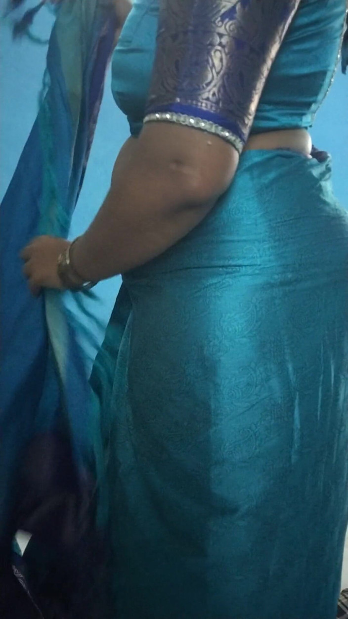 Tamil lesbian: Sexy sárí na sobě