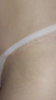 โดนคนแปลกหน้าเย็ดใน gloryhole ไม่ใส่ถุงยางตรงหน้าคนชู้