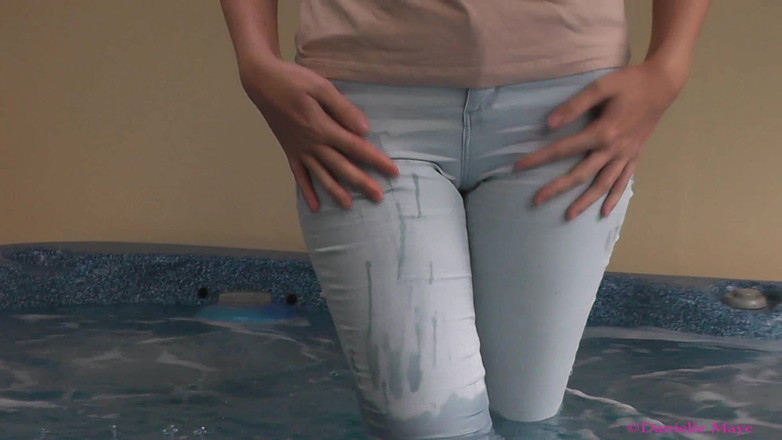 Danielle Maye: Taquinage de vêtements mouillés