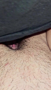 La masturbation mutuelle se termine par deux éjaculations énormes et un orgasme avec squirt