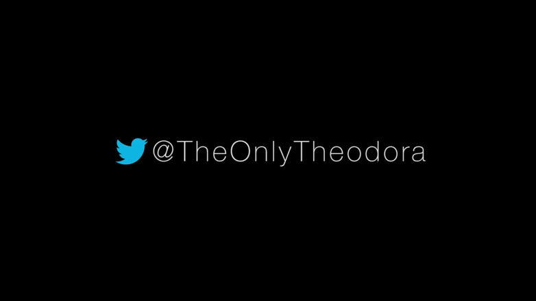 Theodora: Pés de desembrulhando em casa