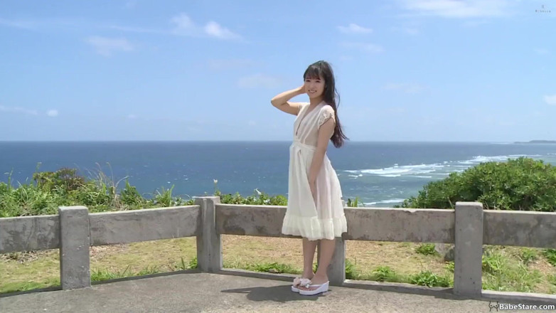 Babe Stare: セクシーなアジア人の束は彼らの体を披露します