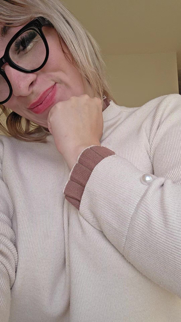 XGiuliana: Squirt Number 1 in France