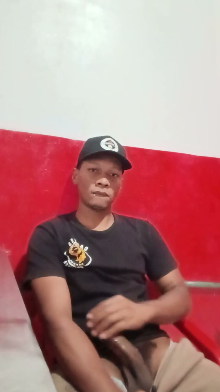 SANTIXXX19CM: Pervertido açougueiro com um pau grande se masturba no trabalho