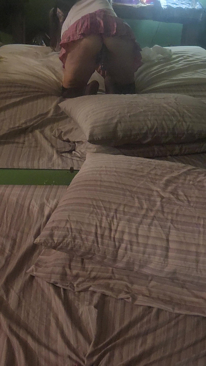 Goode Girl: O fată bună suge pula și coaiele soțului în timp ce călărește...