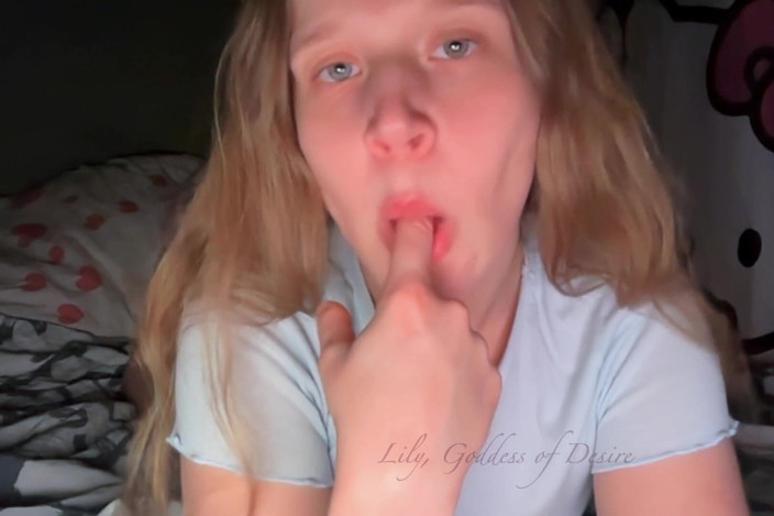 Lily, Goddess of Desire: Garota sexy tenta na webcam