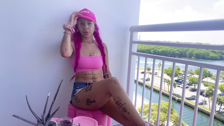 Nali Marie: Bimbo Vaping in Your Face Smoke Clouds Outdoors Balcony Vape