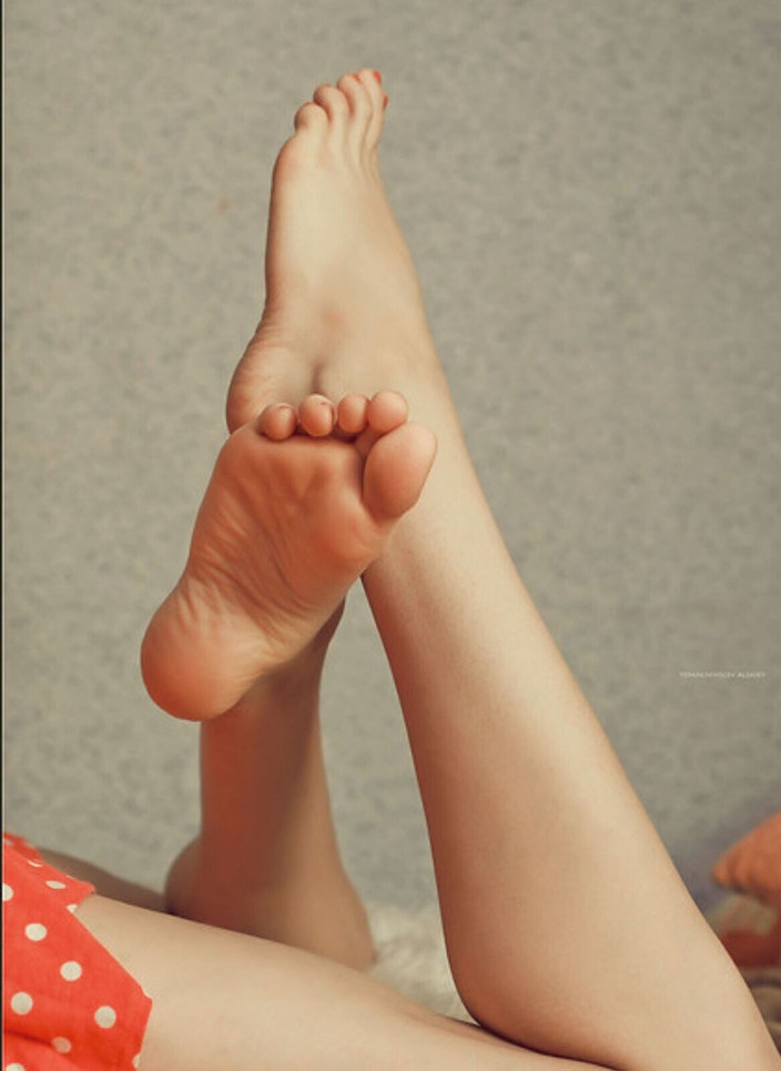 Deozas: Nosí ponožky a používá krém na nohy