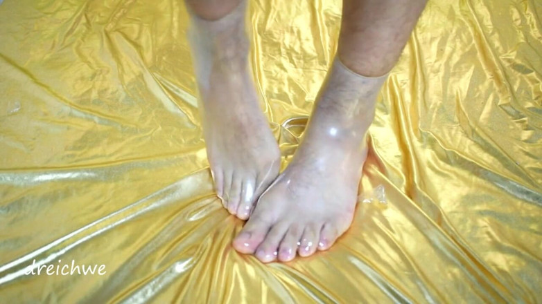 Dreichwe: Fetish kaki dengan kondom