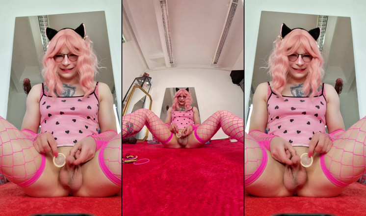 Sissy Adventures: Sissy Kitty Chantal Sweet partea 2 - Pulă mare se pișă în prezervativ