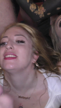 Stoute babes krijgen overal sperma