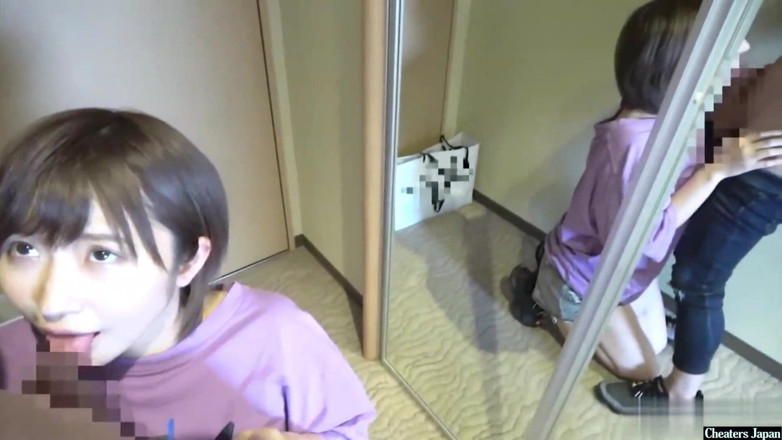 A case of fling: Emocionada por su busto sorprendentemente grande en comparación con su...