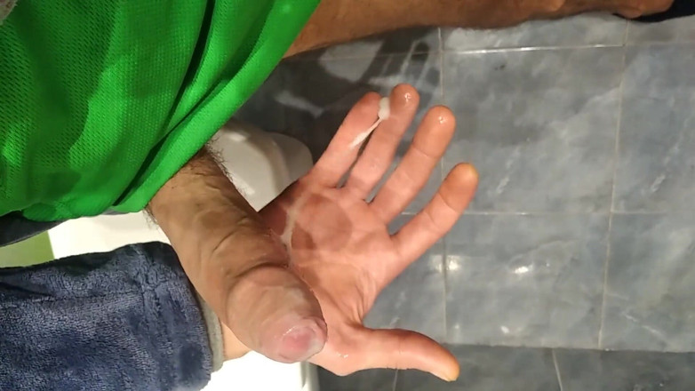 Elvissc: Chico delgado vuelve de correr y descarga el semen de...