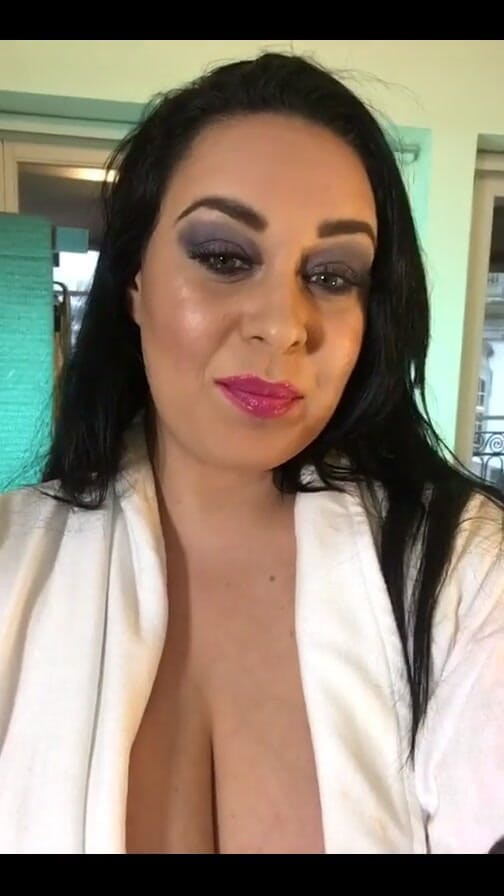 Anastasia Lux: 촬영 전 제 인스타그램의 라이브 스토리 비디오는 다음과 같습니다.