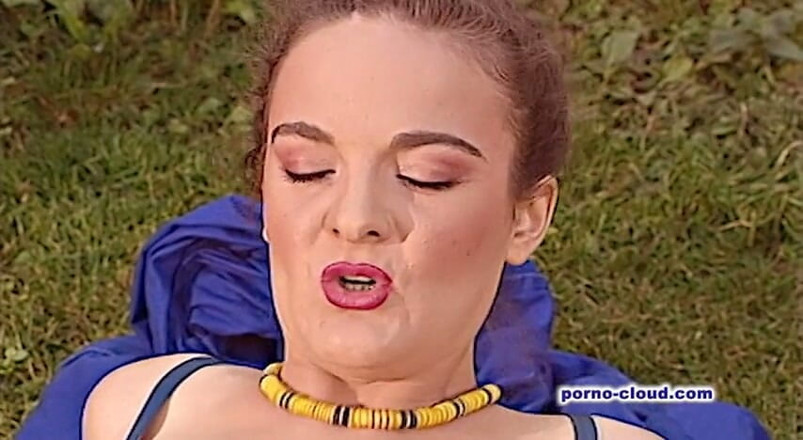 Porno Cloud: Zahradní pracovnice pro můj nadržený zadek