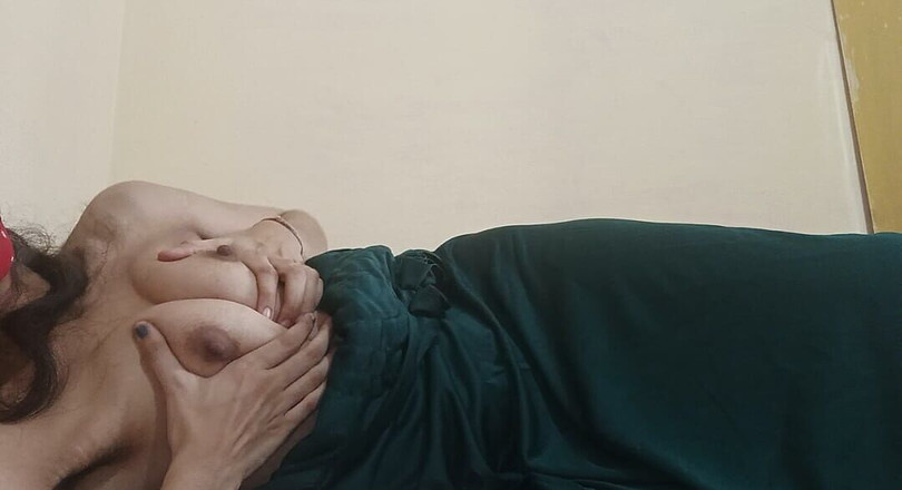 Ishita: Isheta je nadržená na posteli