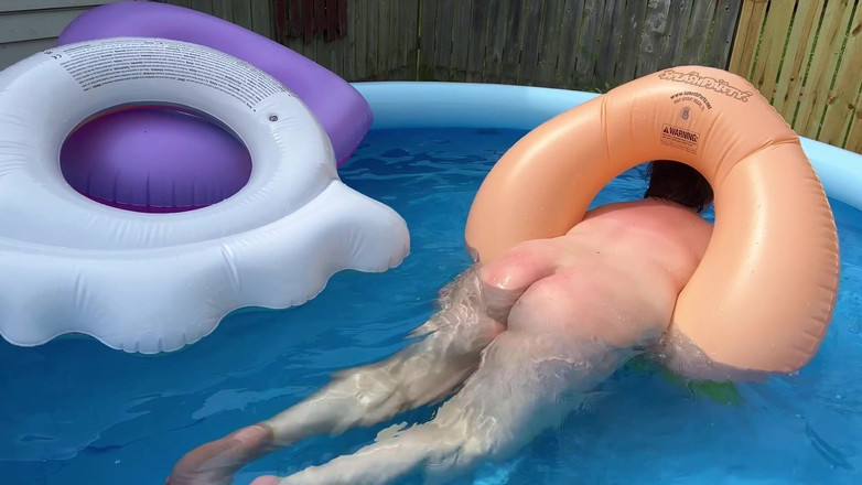 DollBabyLynn: Terlalu banyak tabung kolam renang! Looner Fun di luar ruangan