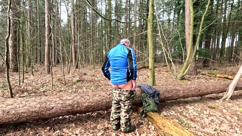 Andy: Sexuální procházka kulatým dřevem