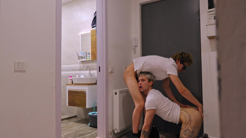 Ethan Lestray: Il Club Twink Ha Fatto Deepthroat Al Mio Grosso Cazzo...