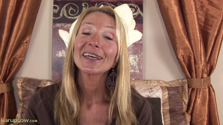 Karups Older Women: Pam masturbuje