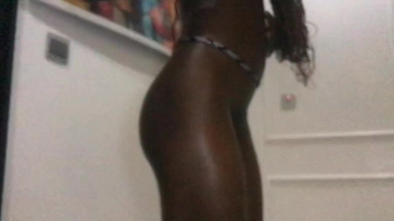 Browngurl234: Fată sexy minionă negresă cu vedere la persoana 1 tachinează camera...