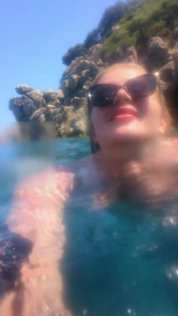 JessieHH: Bolehkah anda melihat buah dada bawah air?