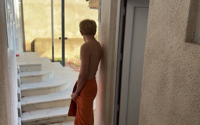 Ethan Lestray: J’ai surpris en train de me branler devant un mec...
