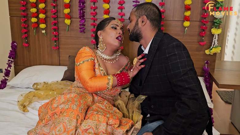 DesiHeat Studio: Razia Bhabhi відтрахала клієнта в її тугу пизду та незайману пизду
