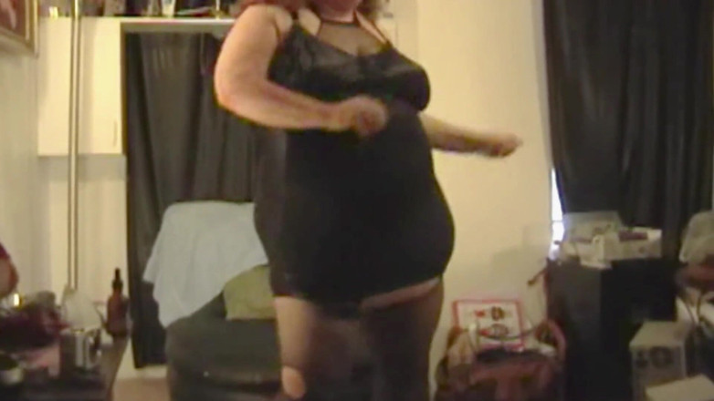 BBW nurse Vicki adventures with friends: Кам-шоу в черном, часть 1, танец и стриптиз